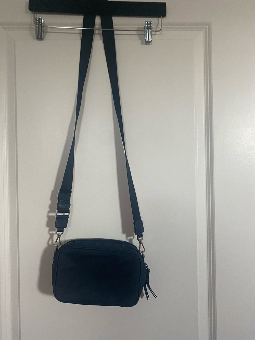 Kate Spade navy crossbody with strap - Picture 3 of 12